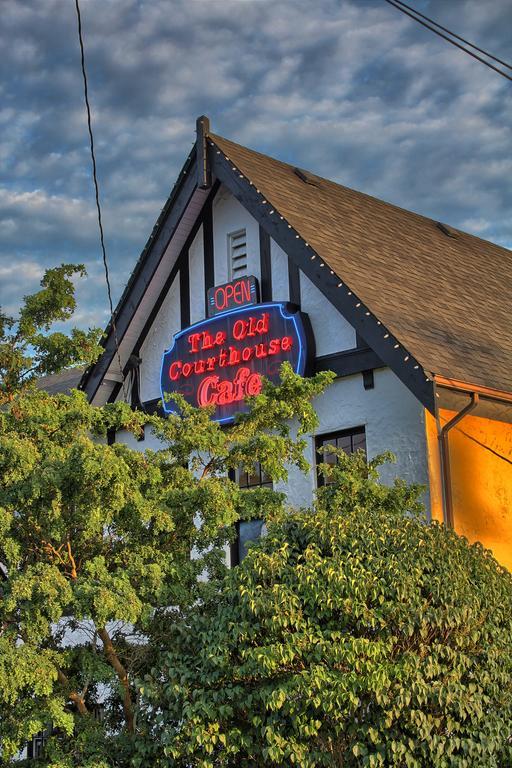 The Old Courthouse Inn Powell River Dış mekan fotoğraf